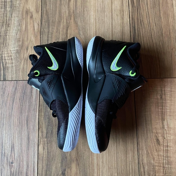 ⚡💚NWT Nike Kyrie Flytrap III (PS) Volt💚⚡ - Picture 5 of 12